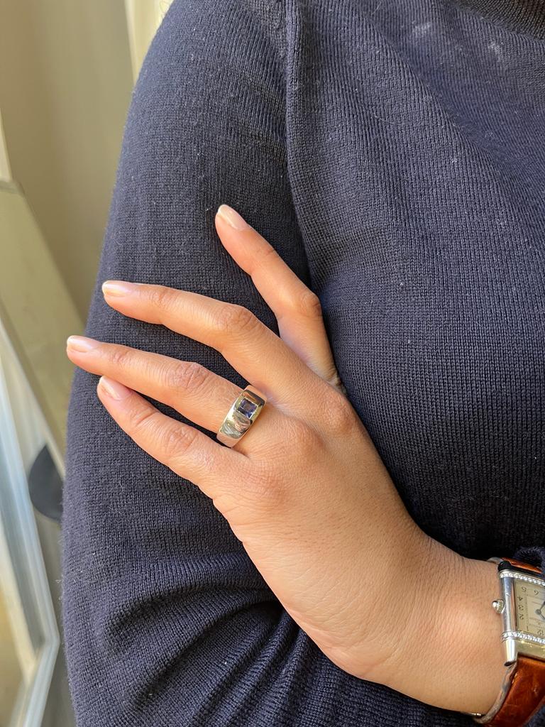 Bague Bandeau en or blanc et iolite - Image 2