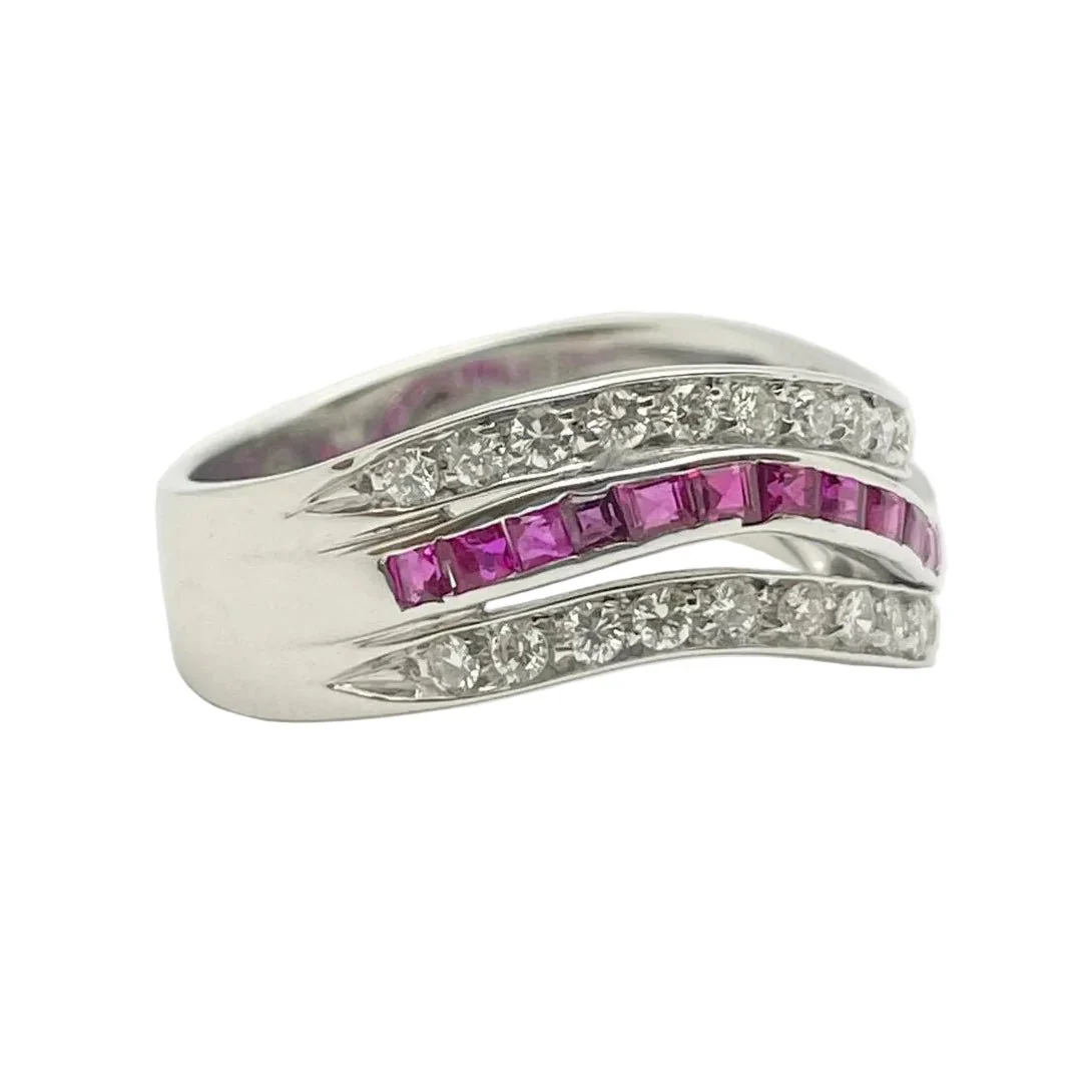 Bague Bandeau en or blanc, rubis et diamants - Image 6