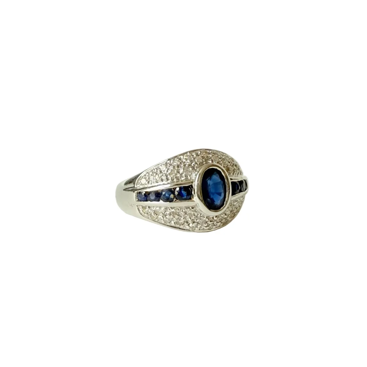 Bague Bandeau en or blanc, saphirs et diamants - Image 4