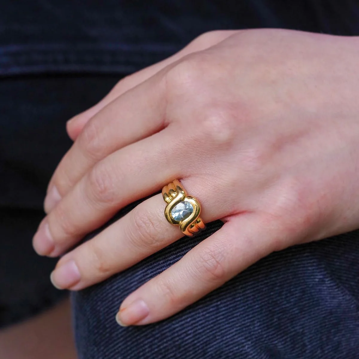 Bague Bandeau en or jaune et topaze - Image 2
