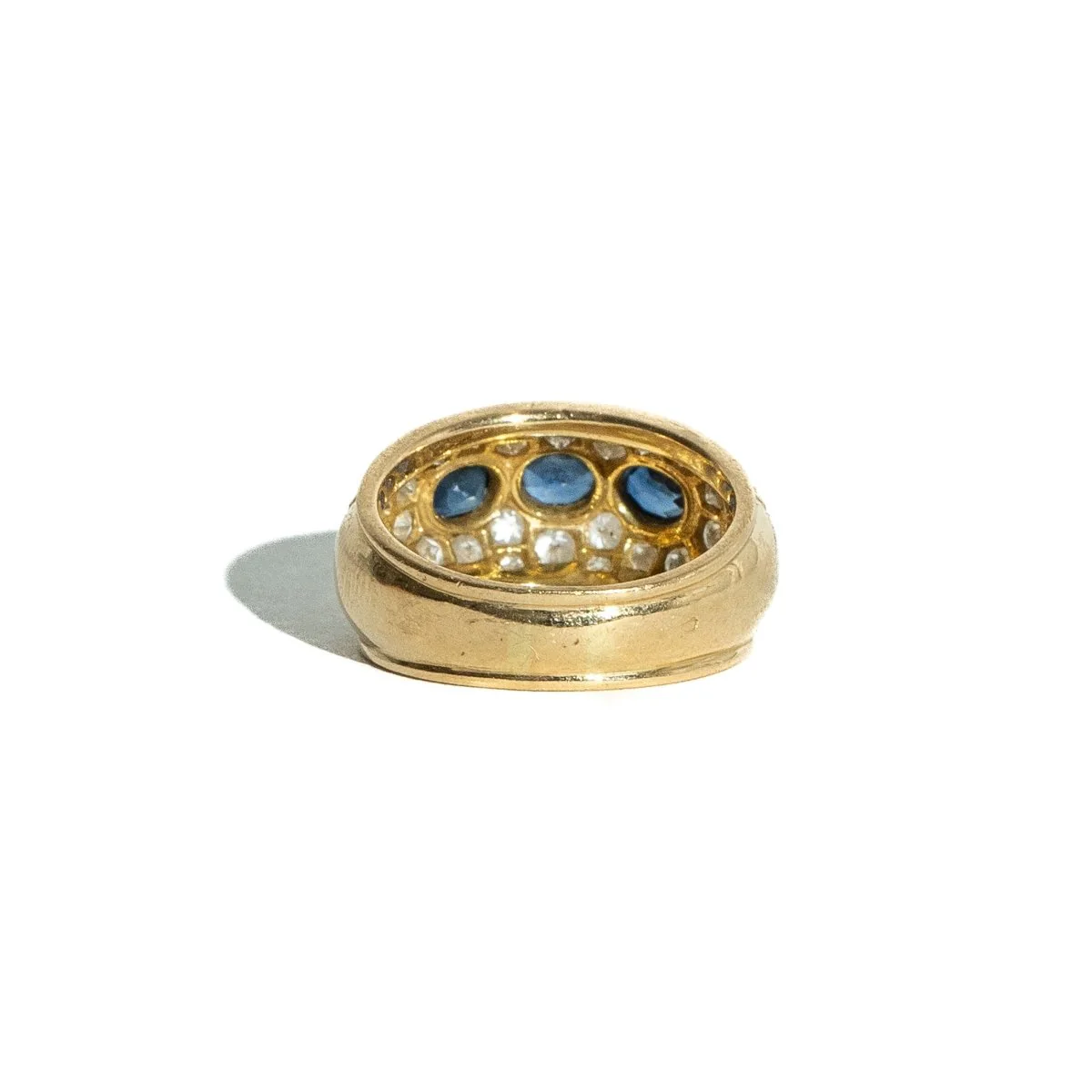 Bague Bandeau en or jaune, saphirs et diamants - Image 4