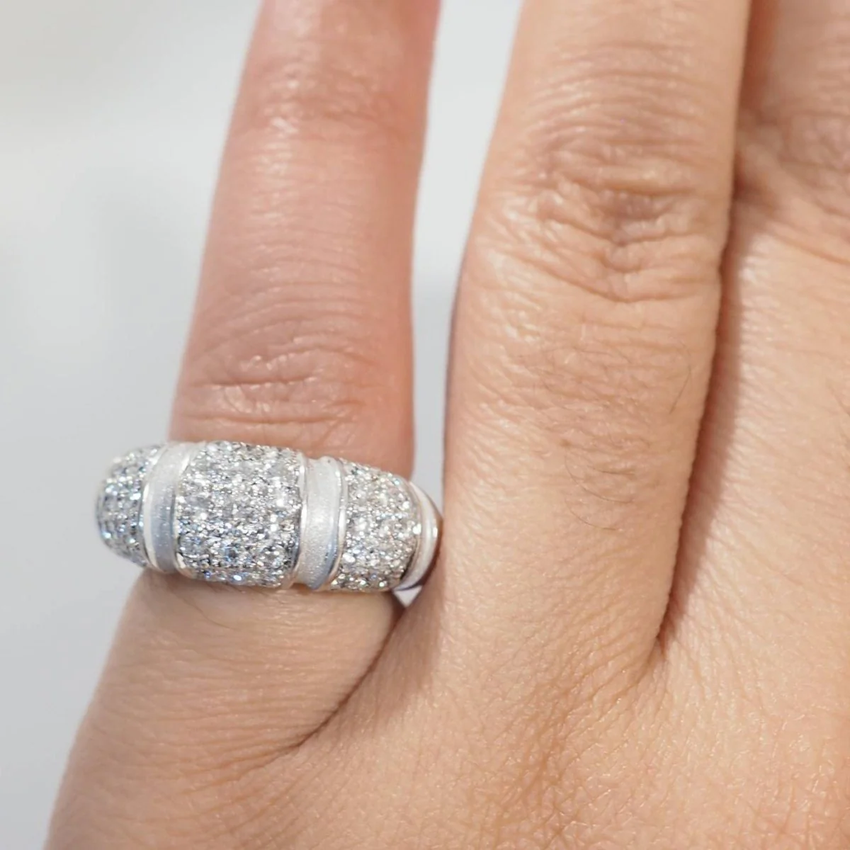 Bague Bandeau  MAUBOUSSIN "Nadja" en or blanc et diamants - Image 2
