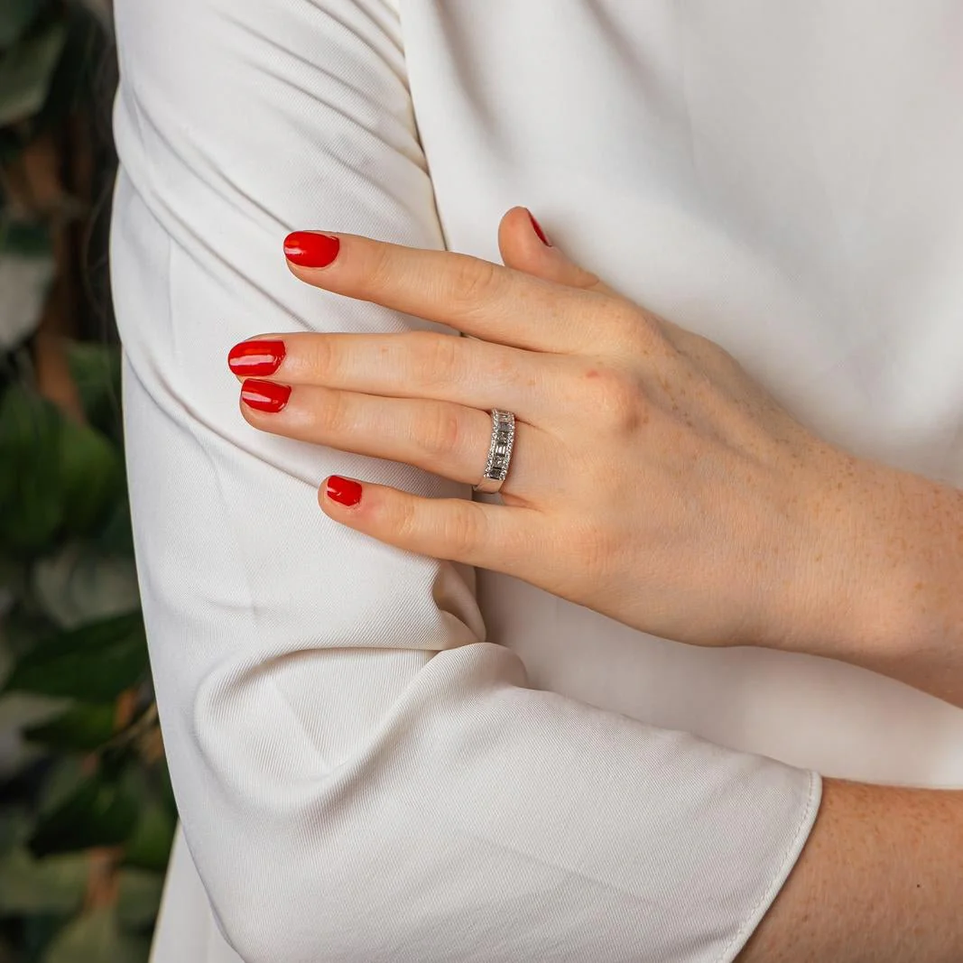 Bague Bandeau en or blanc et diamants - Image 2