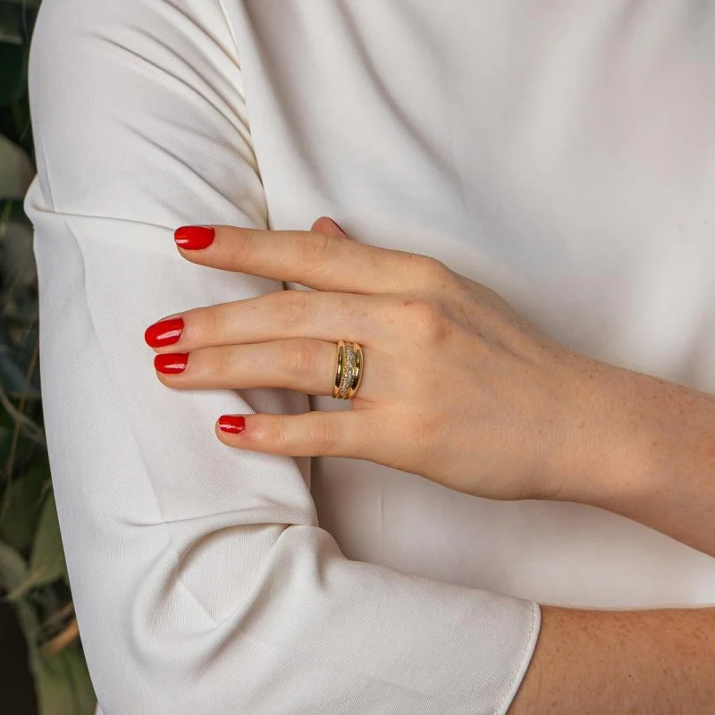 Bague Bandeau en or jaune et diamants - Image 2