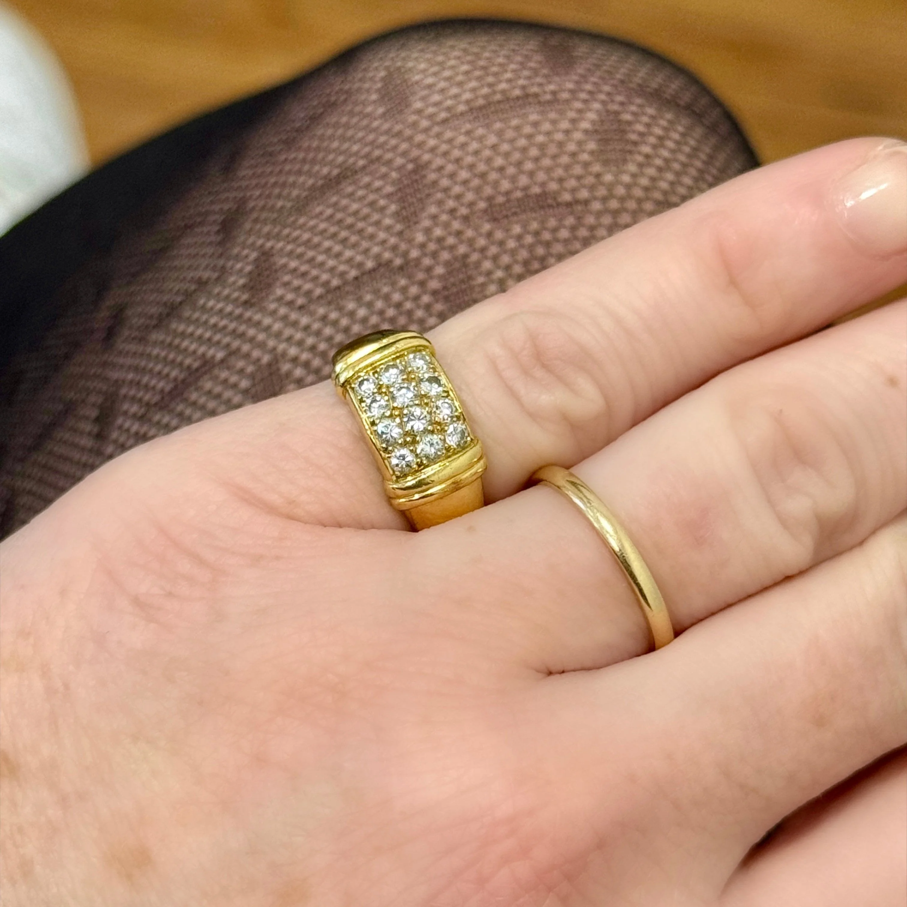 Bague bandeau pavage en or jaune et diamants - Image 2