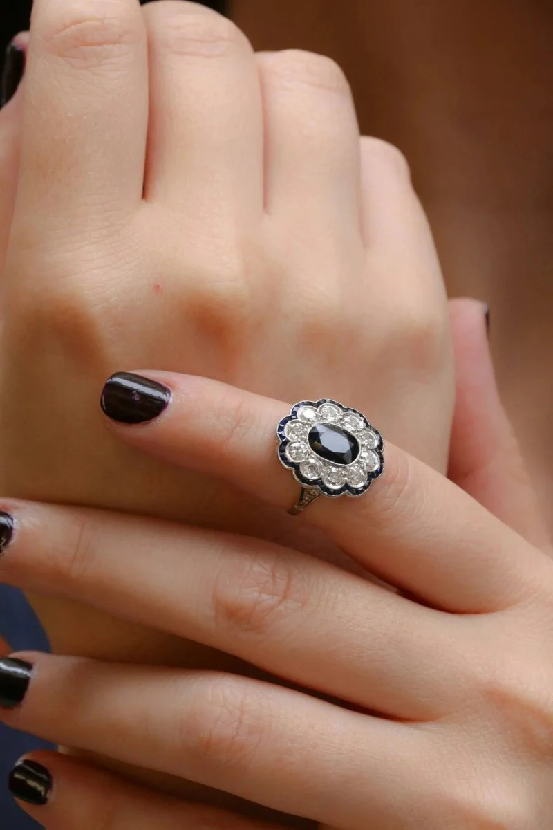 Bague Belle Epoque en platine, saphir et diamants - Image 9