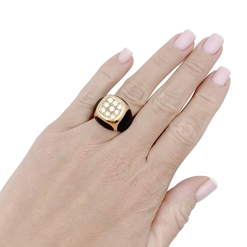 Bague BOUCHERON, "Chevalière", or jaune, bois et diamants. - Image 2