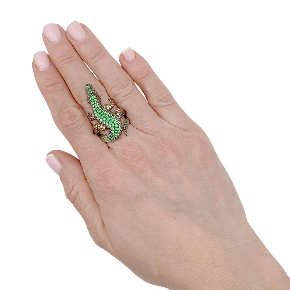 Bague Boucheron Crocodile en or blanc, sertie de diamants et pierres de couleur - Image 8