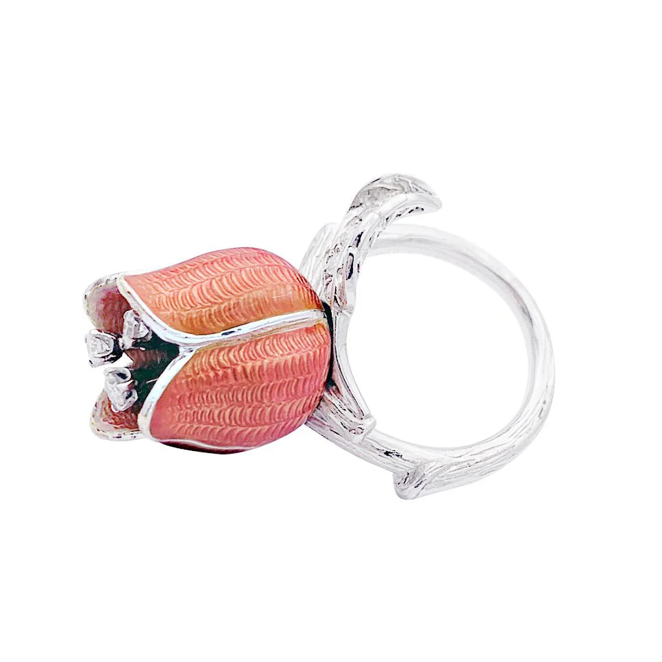 Bague BOUCHERON "Eglantine" en or blanc, platine, émail et diamants - Image 2