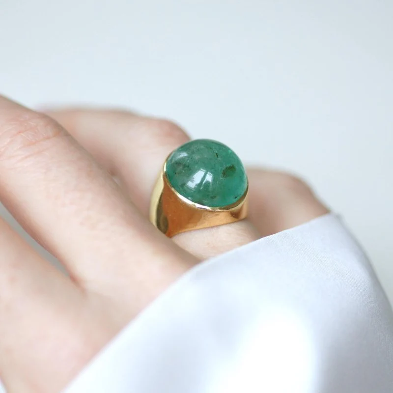 Bague Dôme en or jaune et émeraude - Image 4