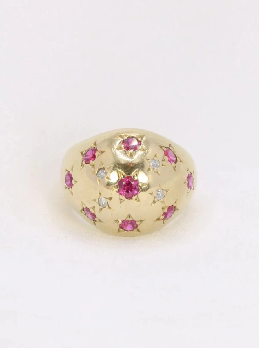 Bague boule vintage en or jaune, rubis et diamants