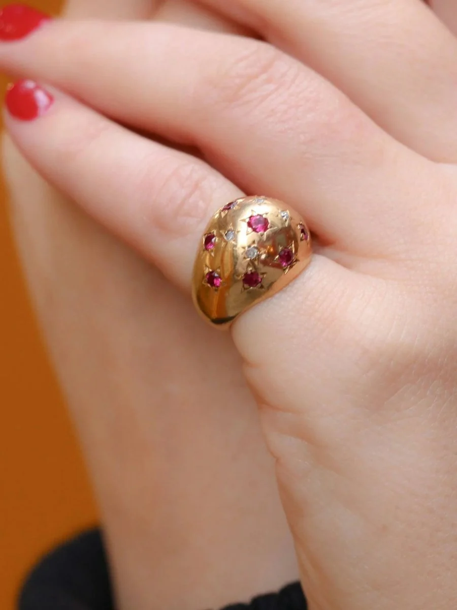 Bague boule vintage en or jaune, rubis et diamants - Image 2