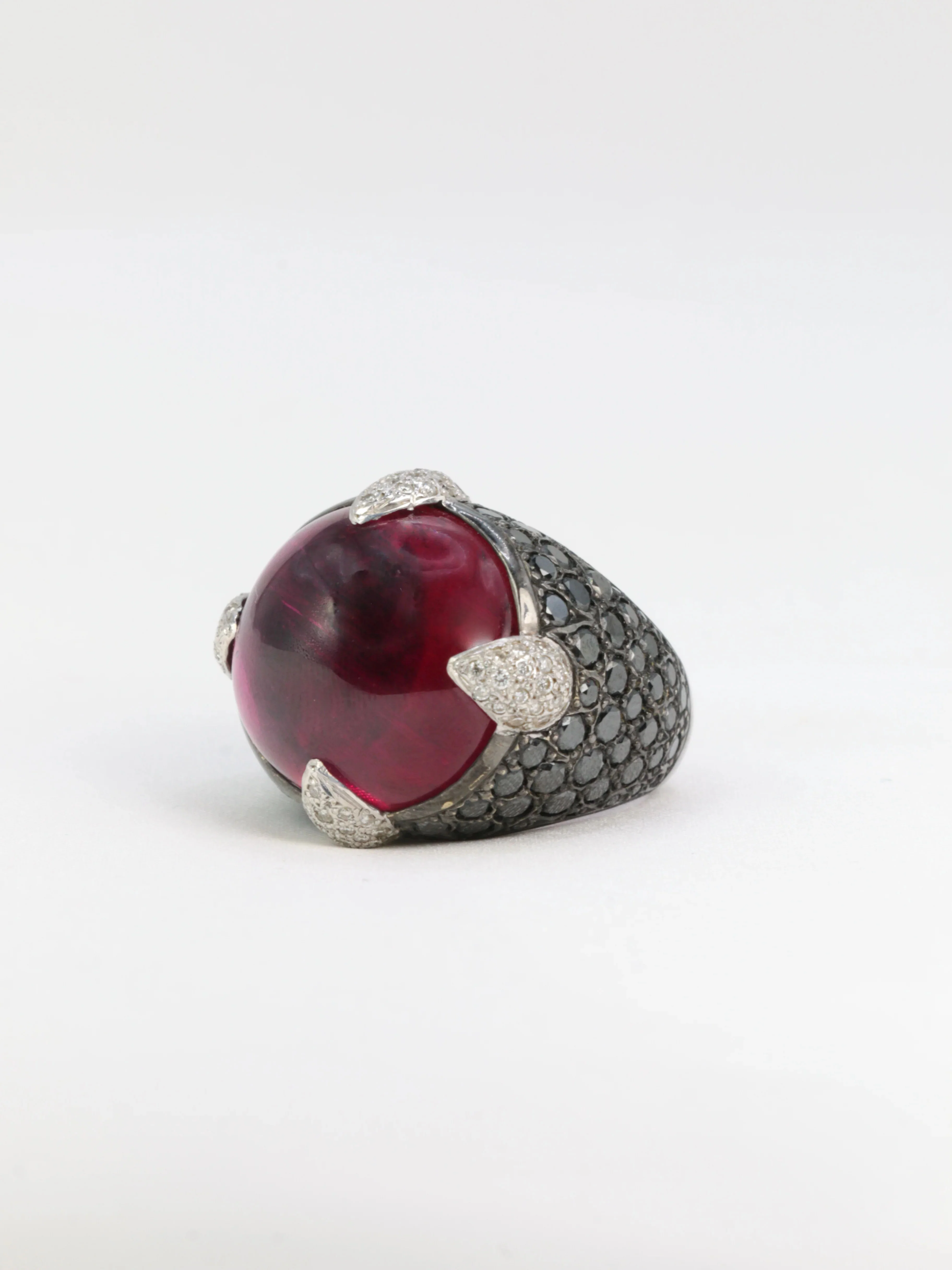 Bague boule vintage en or noir, tourmaline rose et diamants noirs et blancs - Image 6