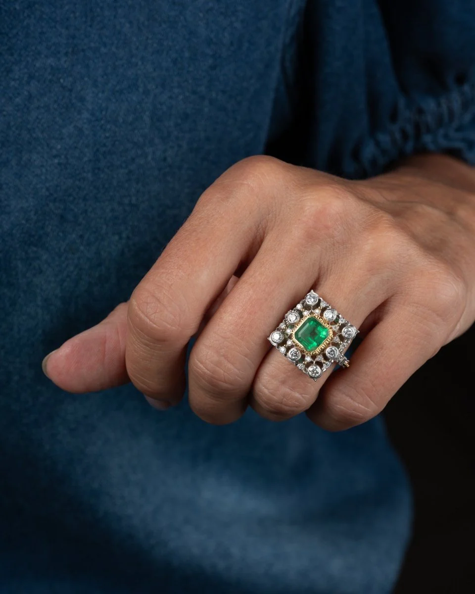 Bague BUCCELLATI en or jaune, or blanc, émeraude et diamants - Image 2