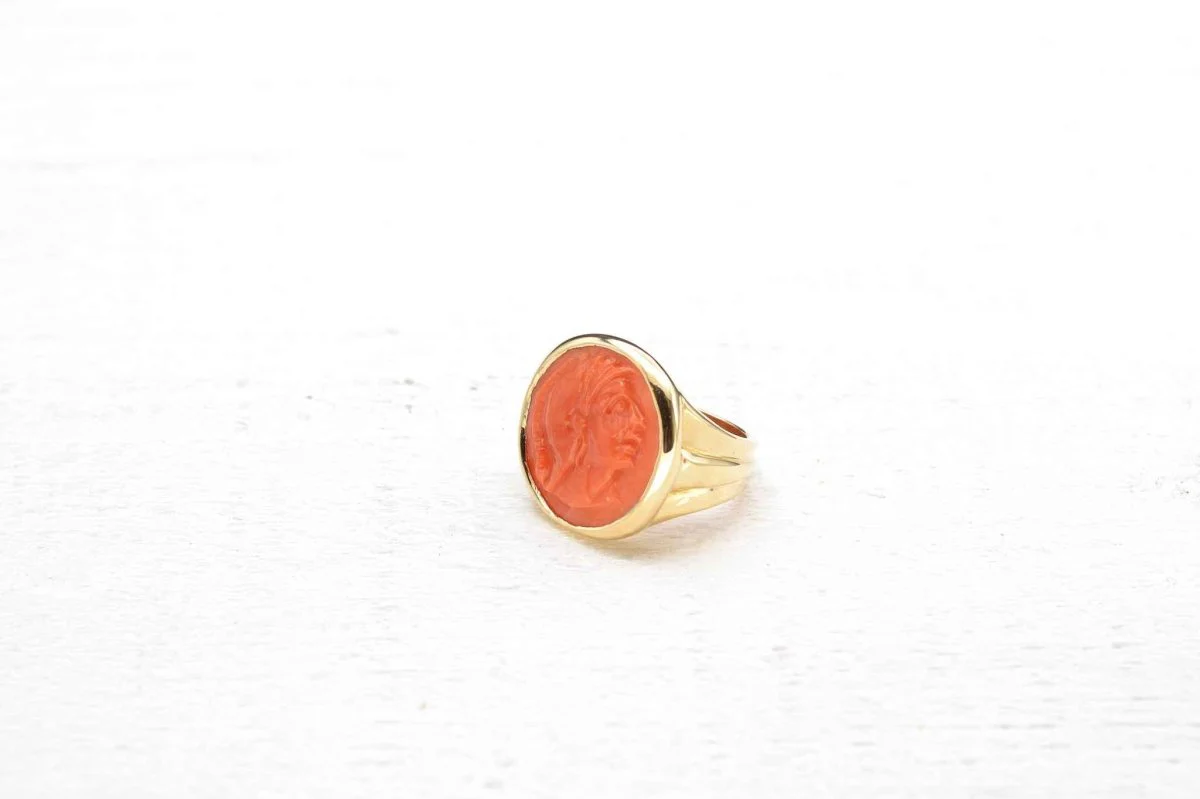 Bague camée corail en or jaune - Image 3