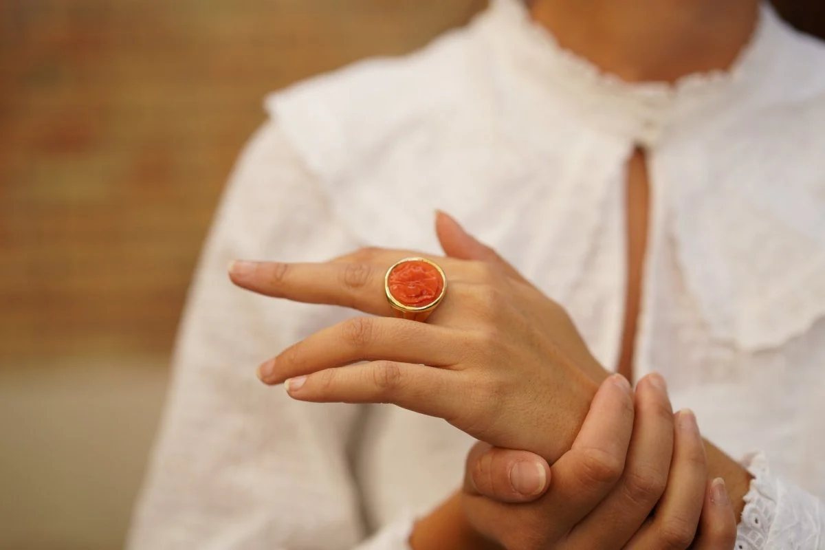 Bague camée corail en or jaune - Image 5