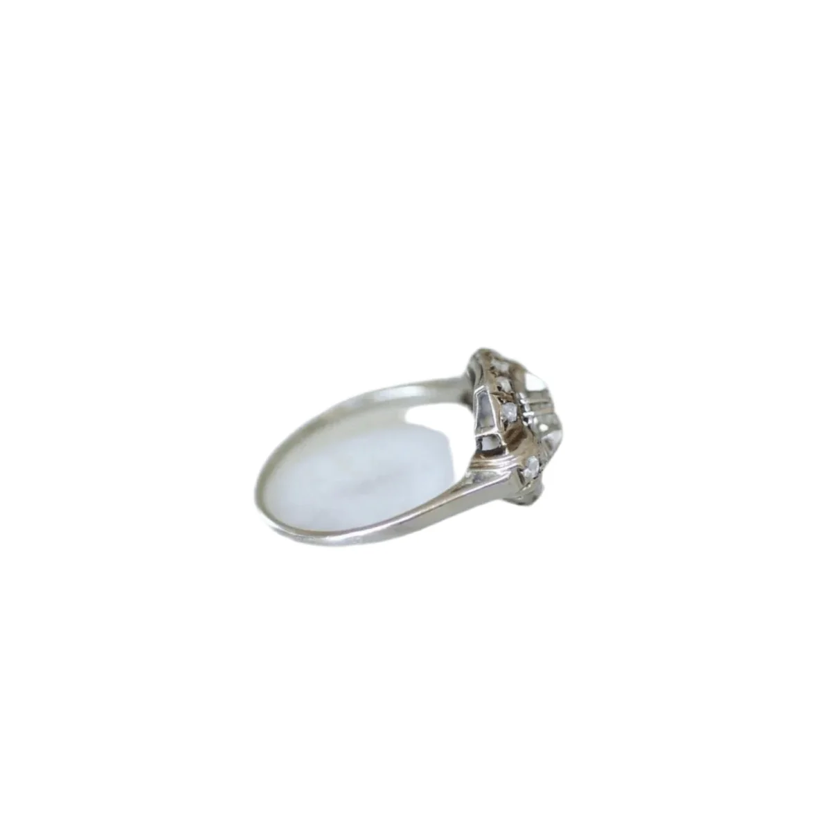 Bague Art Déco en or blanc et diamants - Image 5