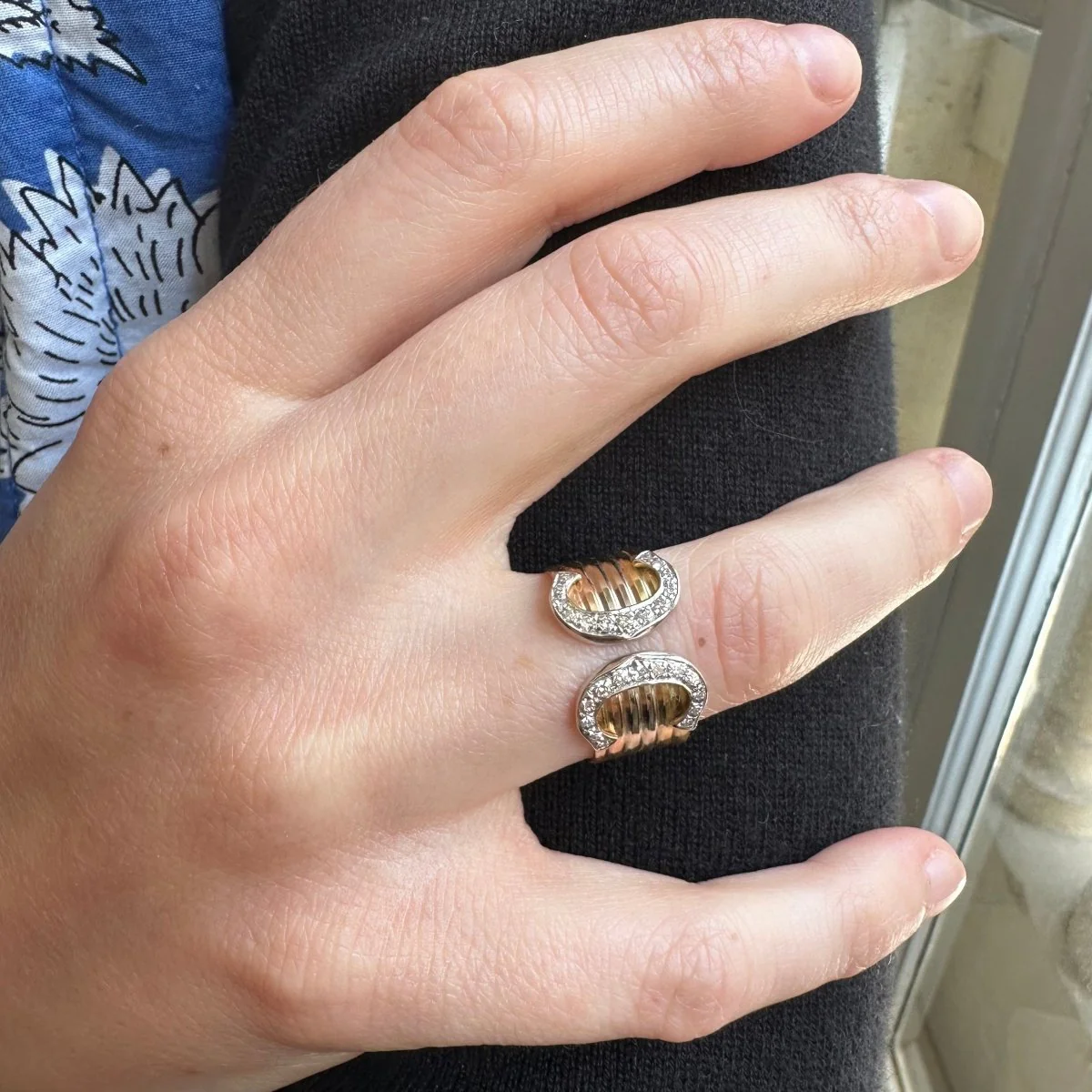 Bague CARTIER "Double c" en or jaune, or blanc, or rose et diamants - Image 2