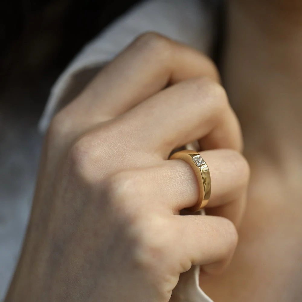 Bague CARTIER "Tank" en or jaune et diamant - Image 2