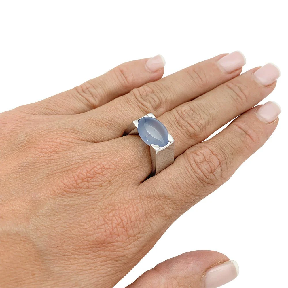 Bague Cartier, "Tankissime", or blanc, calcédoine bleue - Image 2