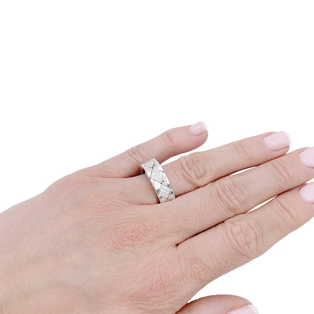 Bague CHANEL "Matelassé" en or blanc et diamants - Image 3