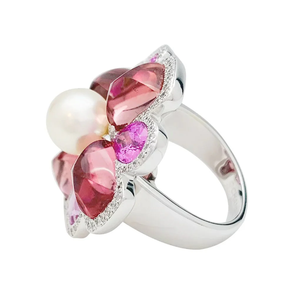 Bague CHANEL "San Marco" en or blanc, perle, saphirs roses, tourmalines roses et diamants - Image 5