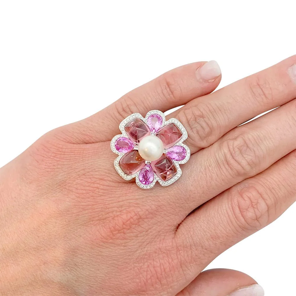 Bague CHANEL "San Marco" en or blanc, perle, saphirs roses, tourmalines roses et diamants - Image 6
