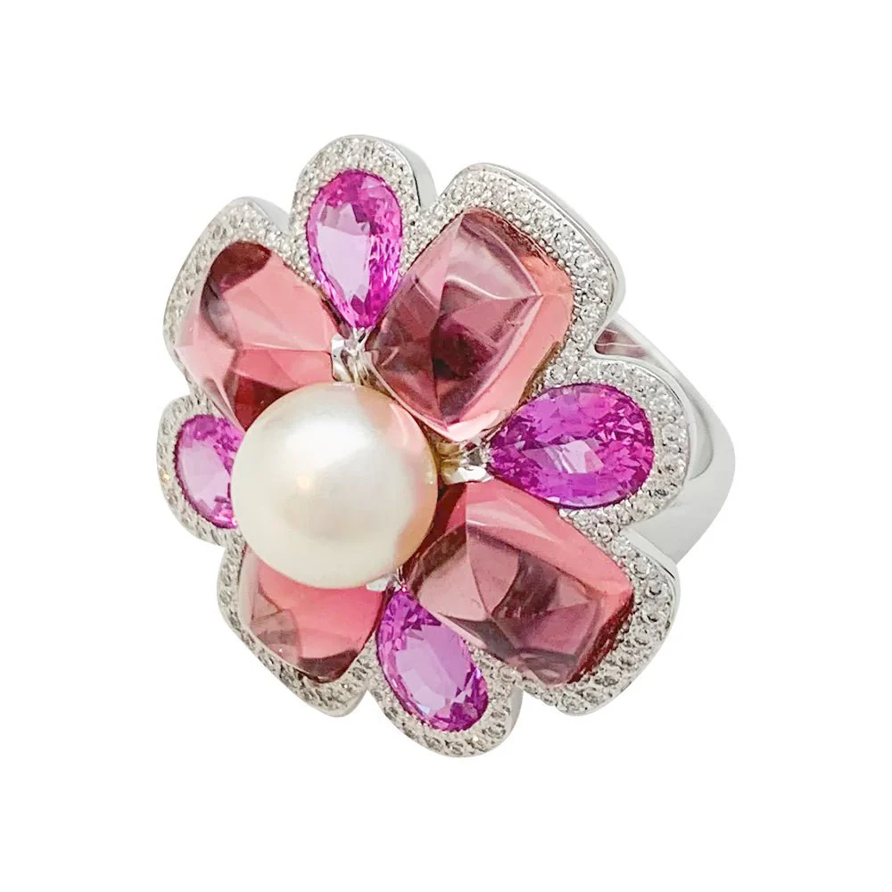 Bague CHANEL "San Marco" en or blanc, perle, saphirs roses, tourmalines roses et diamants - Image 7
