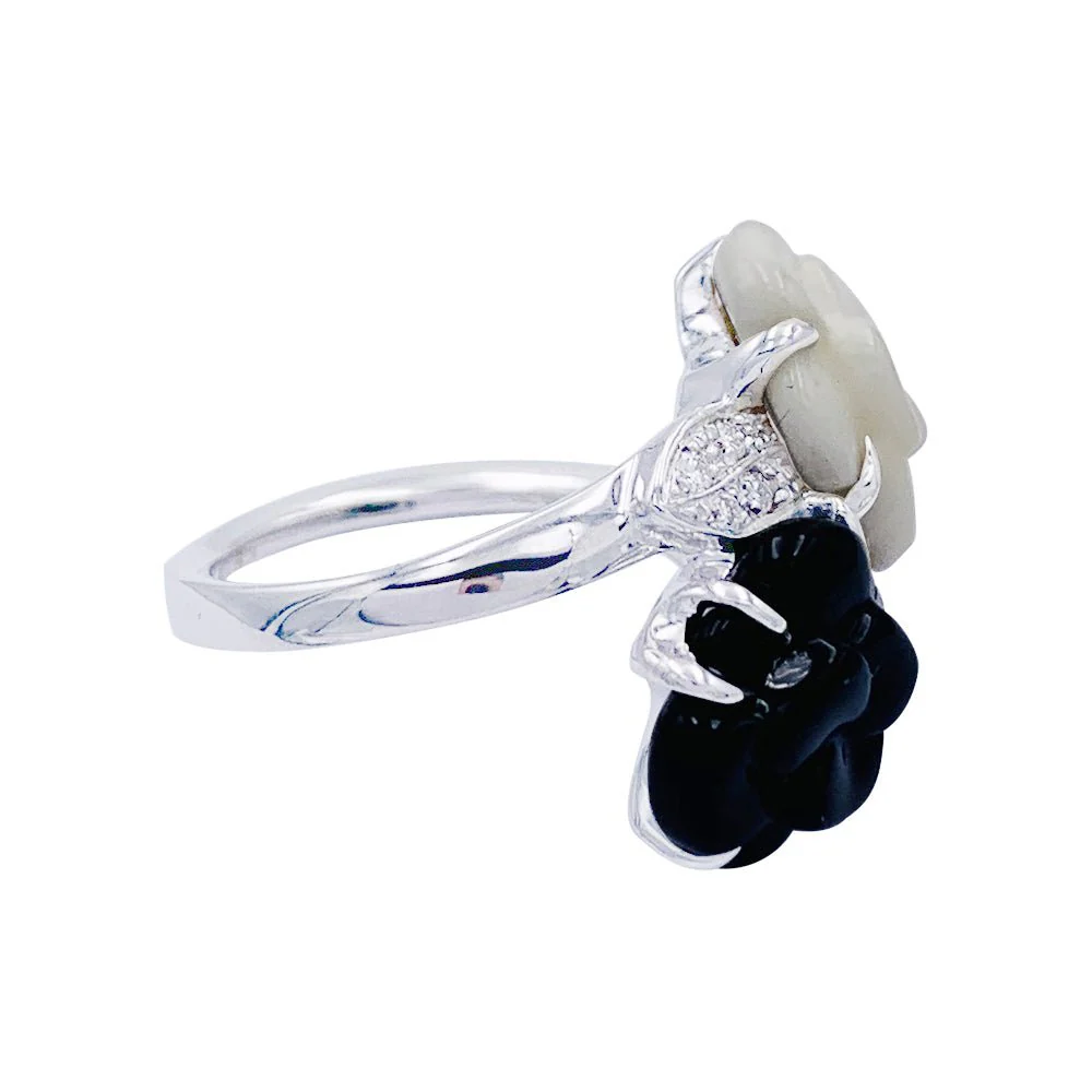 Bague Chanel, "Toi & Moi - Mini Camélia sculpté", or blanc, diamants - Image 3