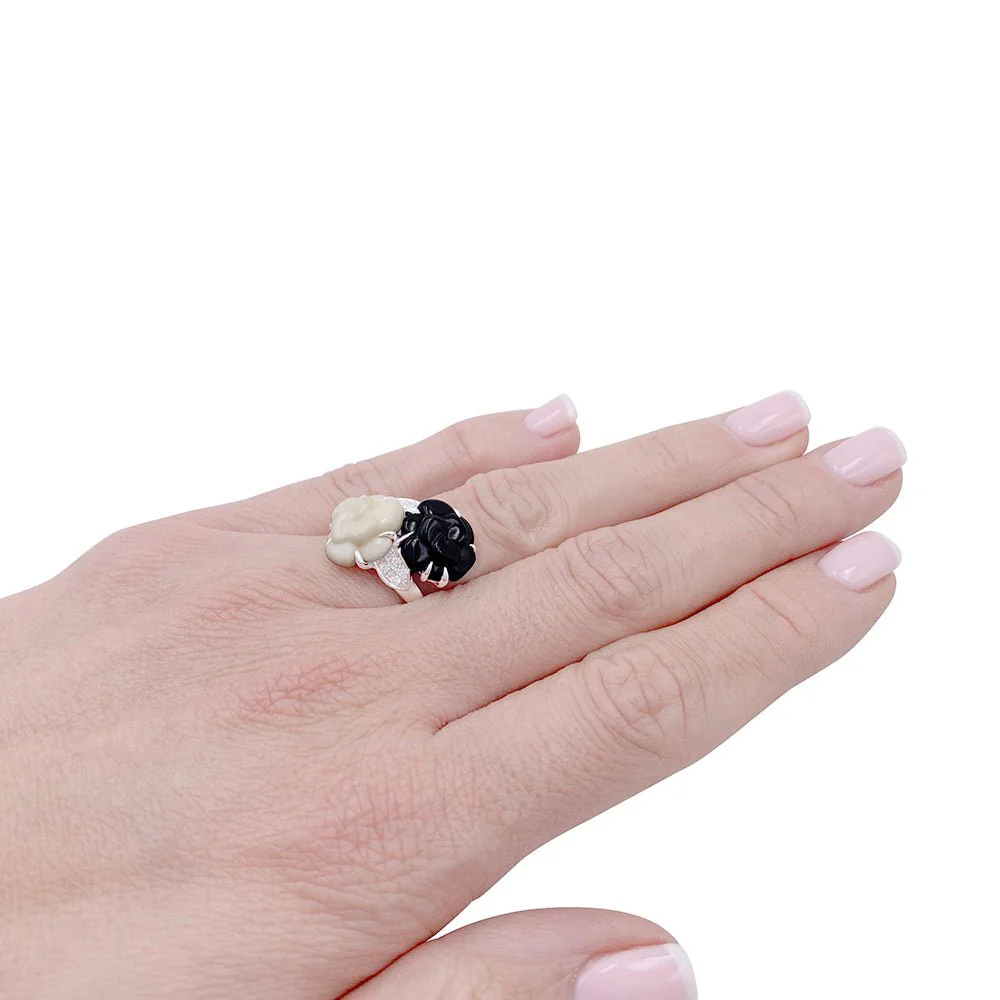 Bague Chanel, "Toi & Moi - Mini Camélia sculpté", or blanc, diamants - Image 5