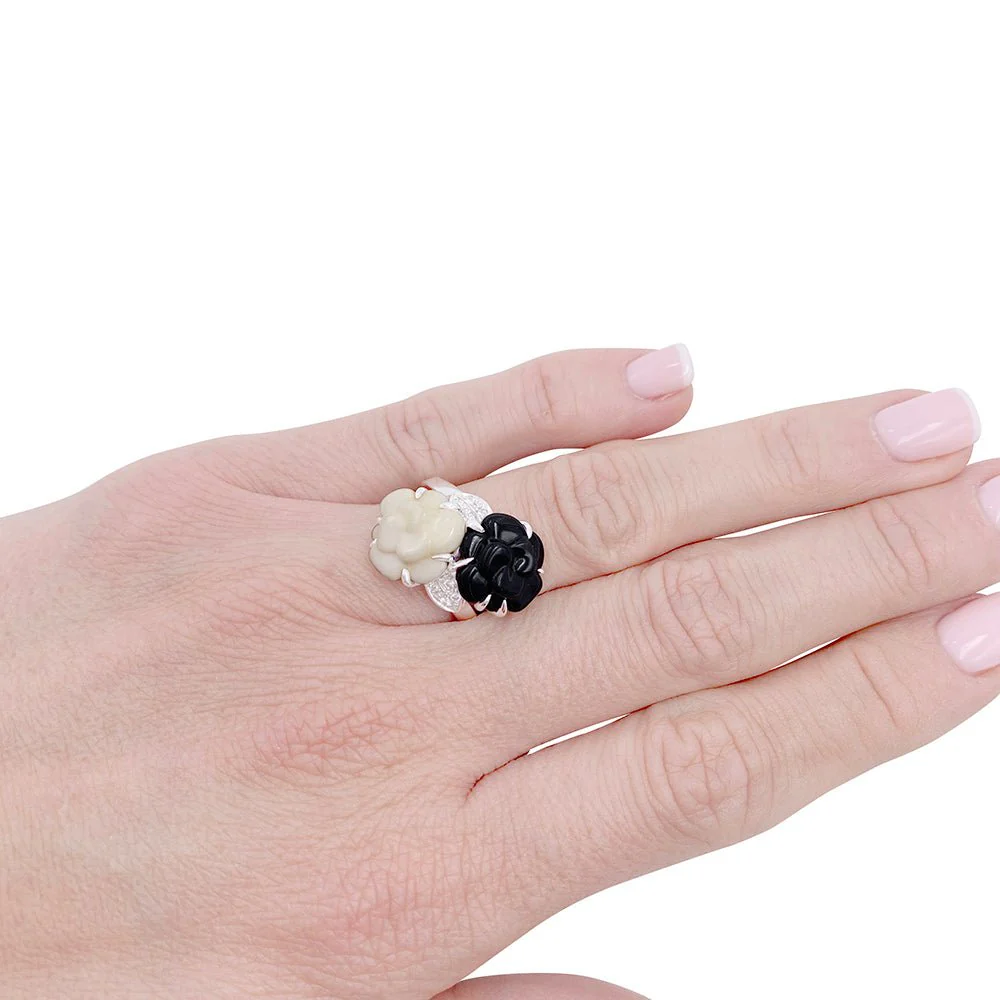 Bague Chanel, "Toi & Moi - Mini Camélia sculpté", or blanc, diamants - Image 6