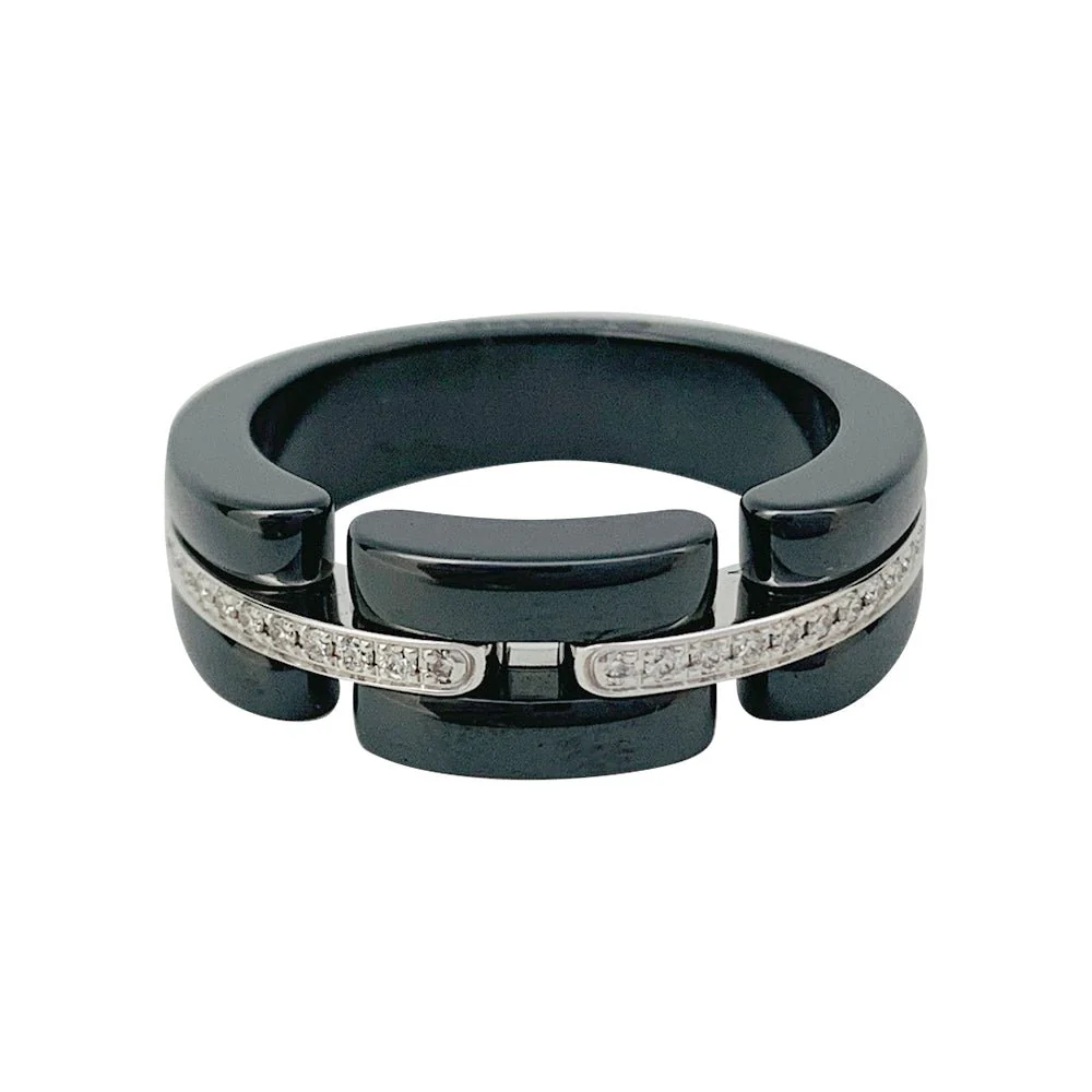 Bague CHANEL "Ultra" en céramique, or blanc et diamants.