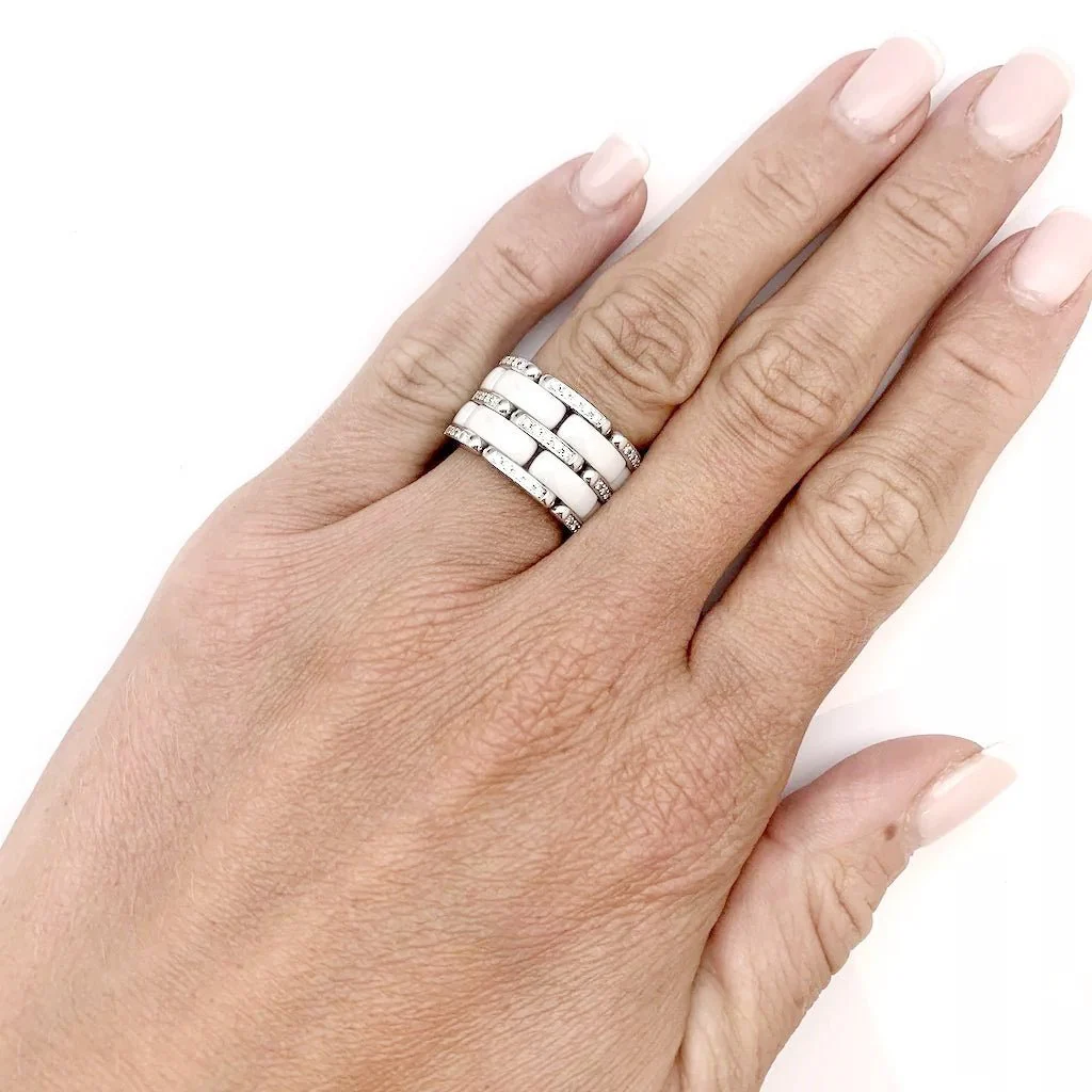 Bague CHANEL "Ultra", or blanc, céramique blanche et diamants - Image 2