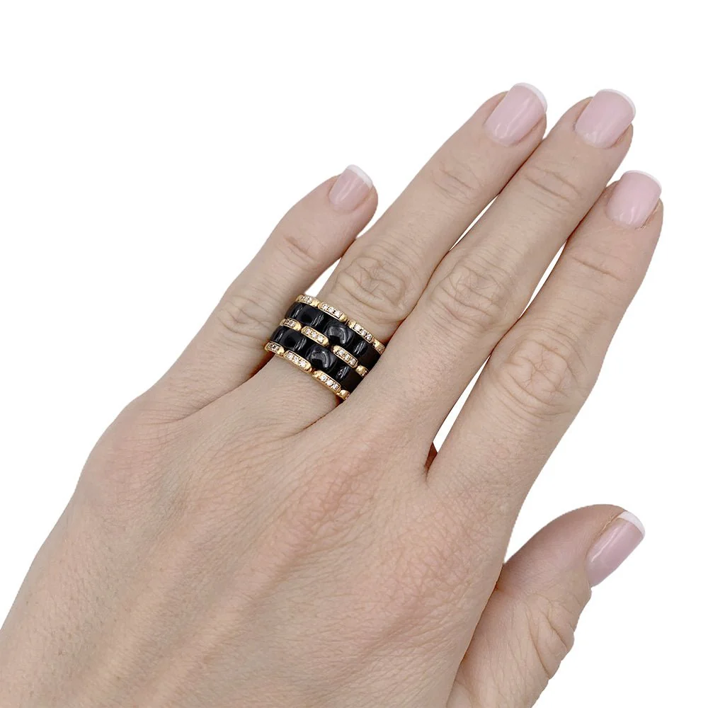Bague CHANEL "Ultra" en or jaune , céramique et diamants - Image 2