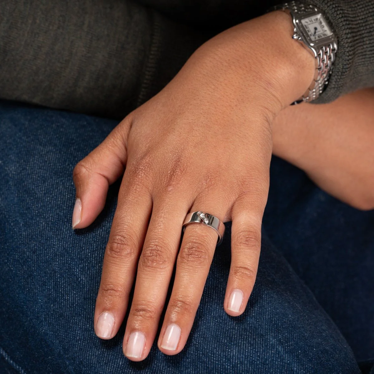 Bague CHAUMET en or blanc et diamants - Image 2