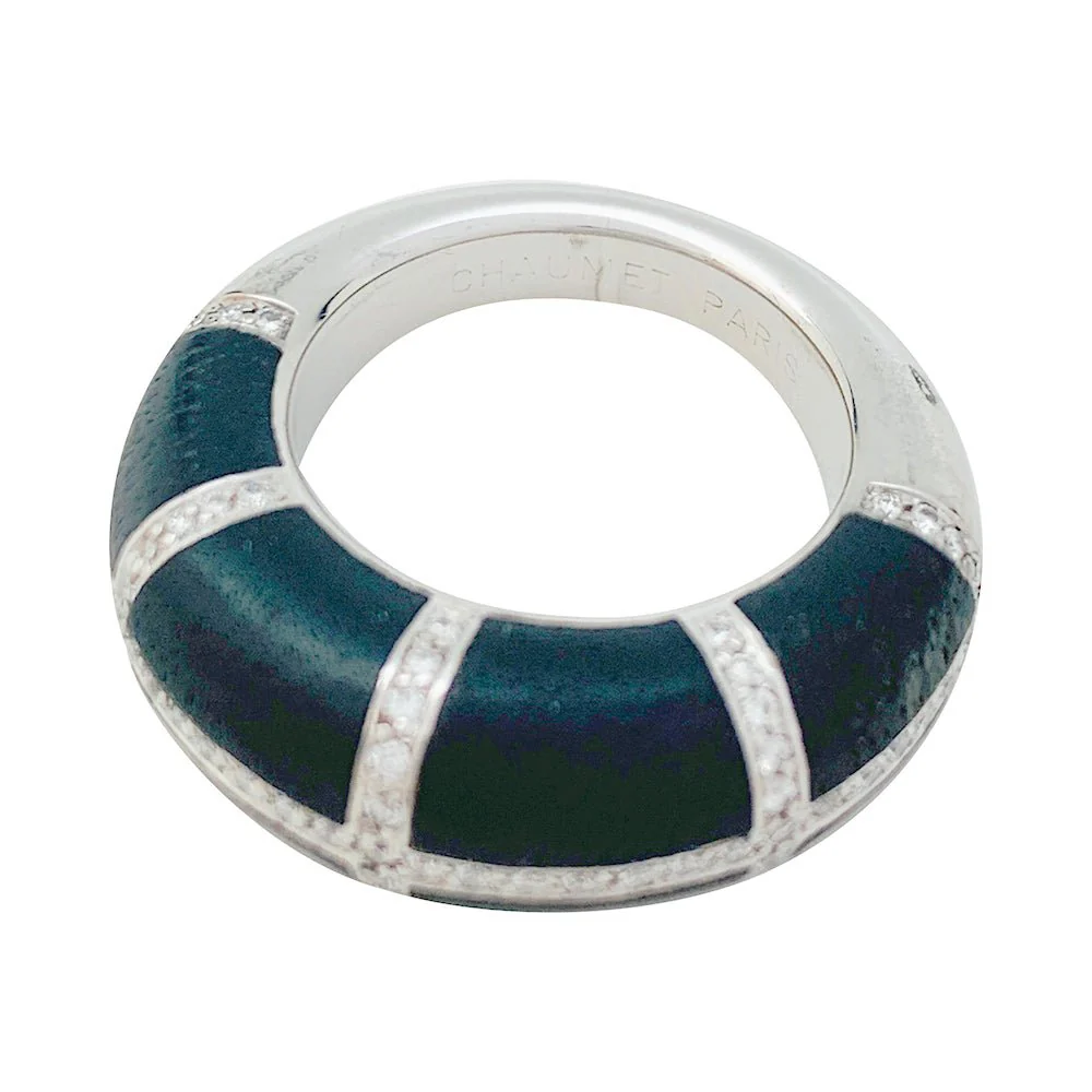 Bague CHAUMET, modèle "Anneau", or blanc, diamants et ébène - Image 3