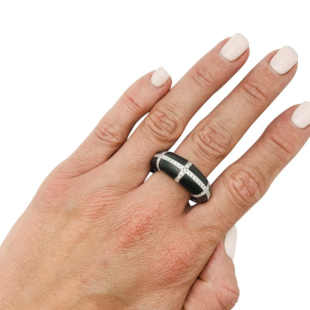 Bague CHAUMET, modèle "Anneau", or blanc, diamants et ébène - Image 9