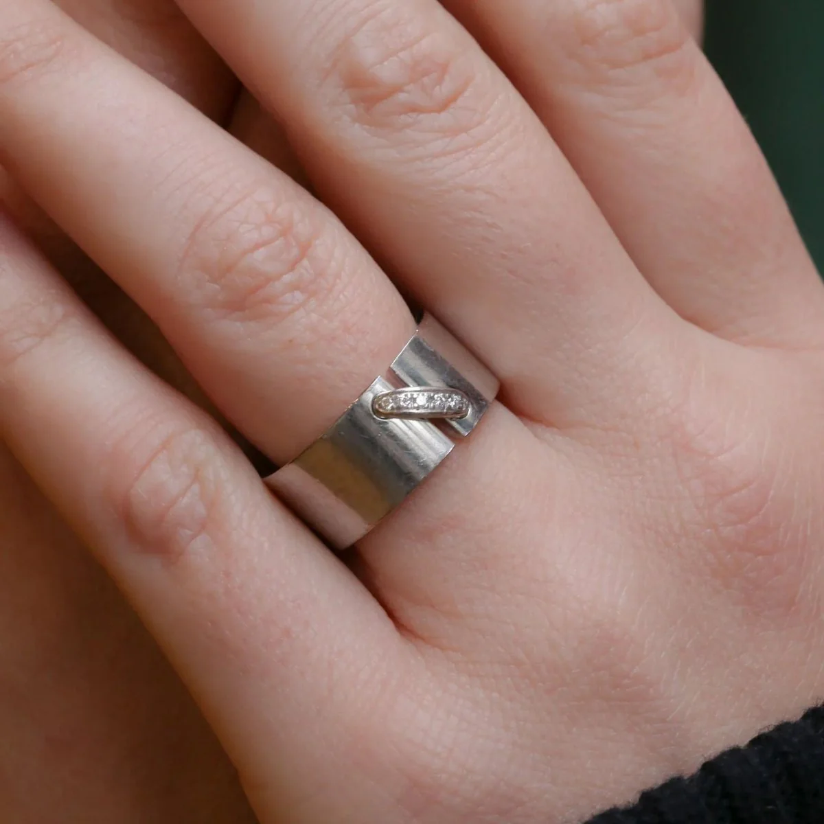 Bague Bandeau CHAUMET "Lien" en or blanc et diamants - Image 2