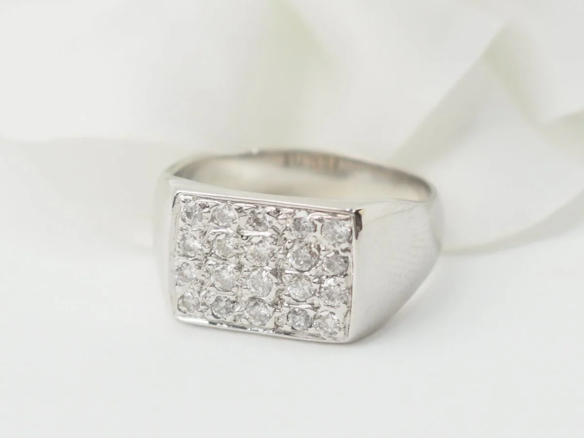 Bague chevalière en or blanc et diamants - Image 4