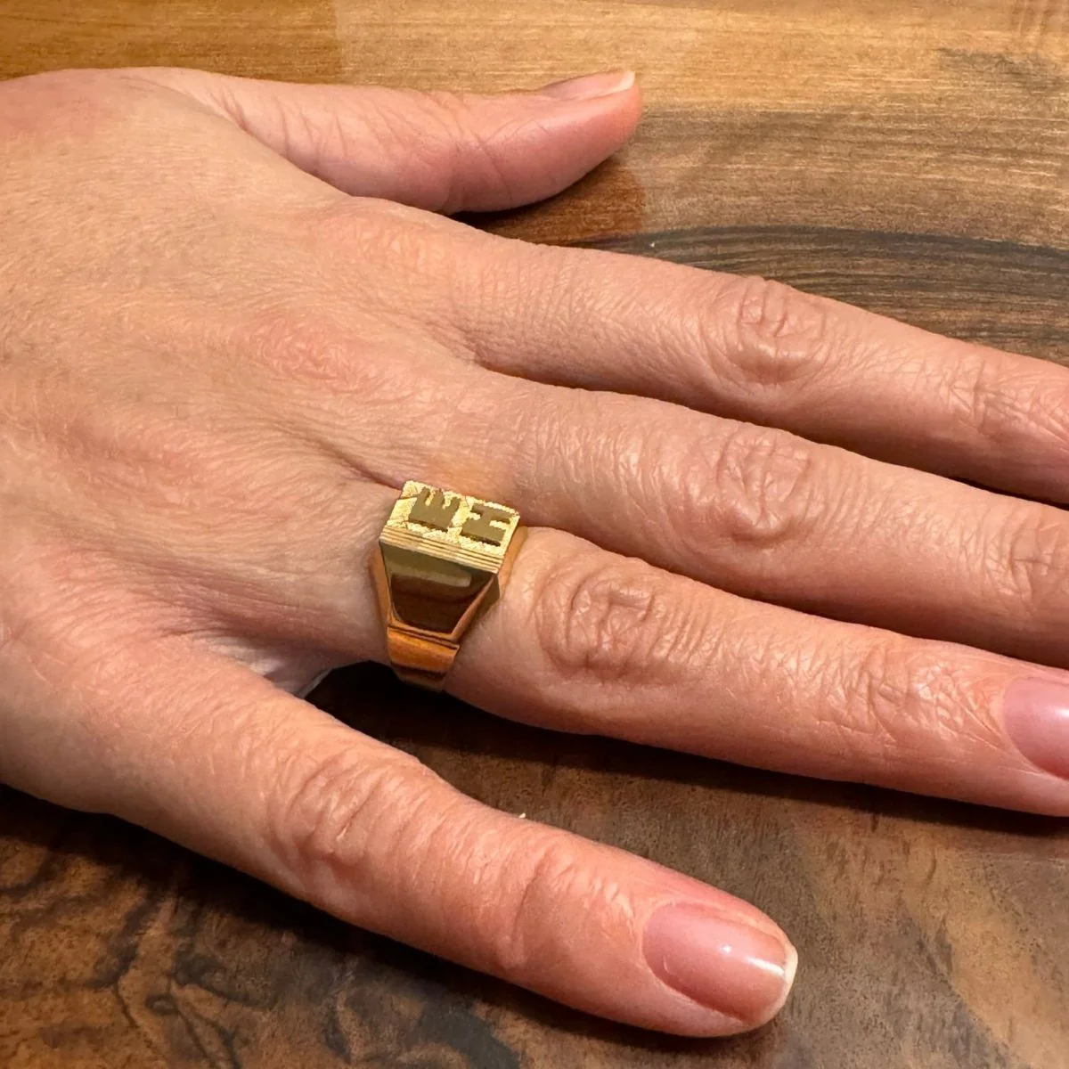 Bague Chevalière en or champagne - Image 2