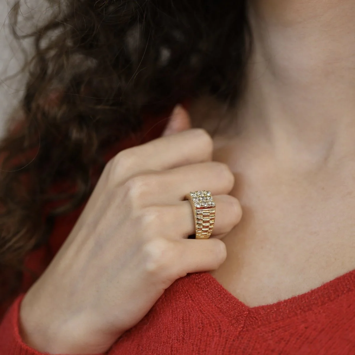 Bague Chevalière en or jaune et diamants - Image 2