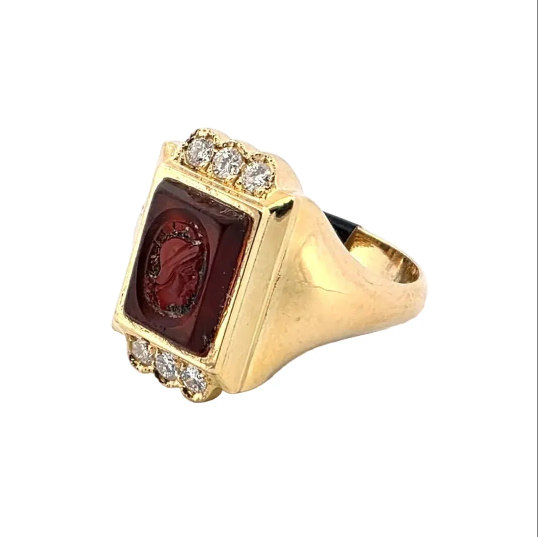 Bague Chevalière en or jaune, cornaline et diamants - Image 2