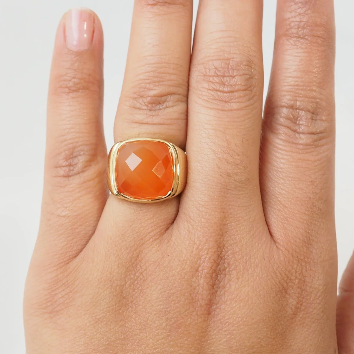 Bague Chevalière en or jaune et cornaline - Image 2