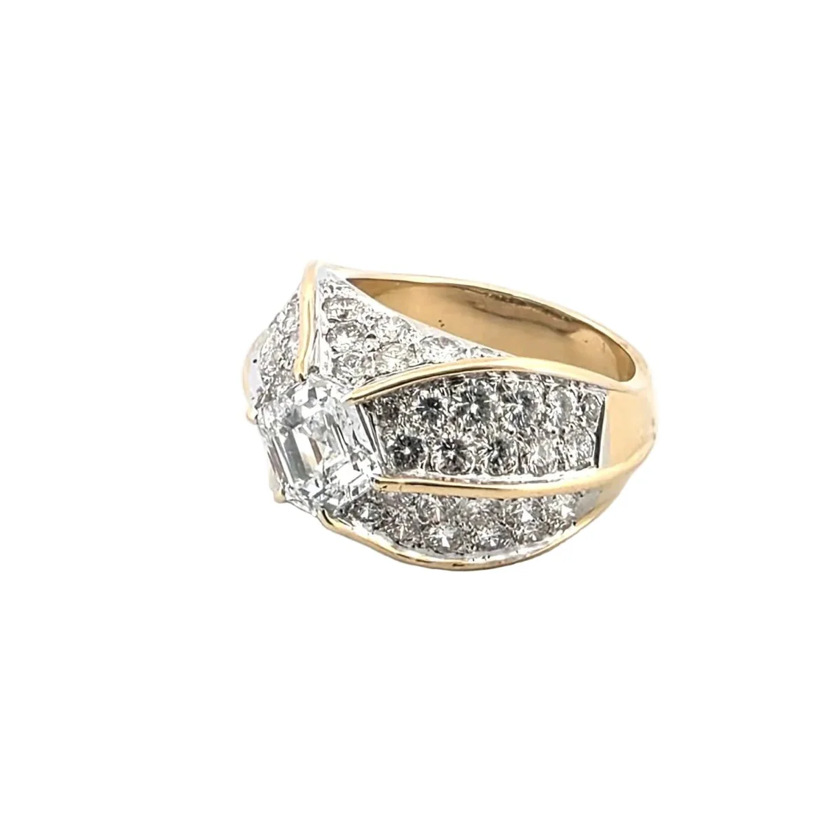 Bague Chevalière en or jaune et diamants - Image 3