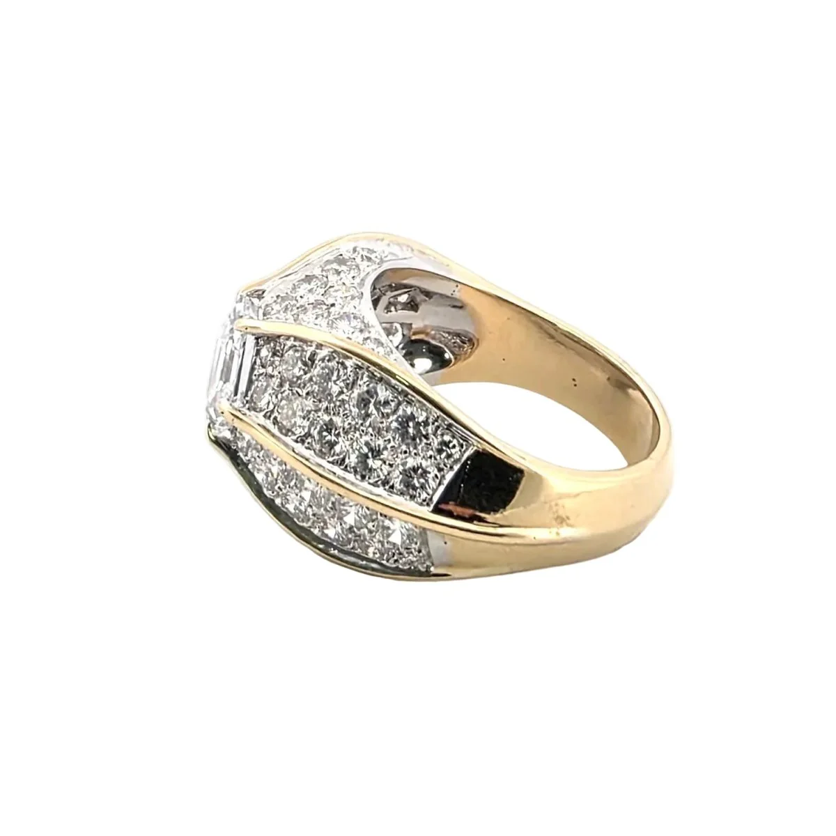 Bague Chevalière en or jaune et diamants - Image 4