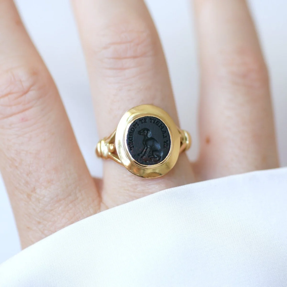 Bague Chevalière en or jaune et jaspe - Image 2