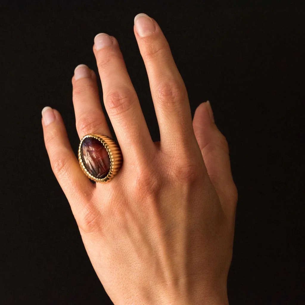 Bague Chevalière en or jaune, intaille et agate - Image 3