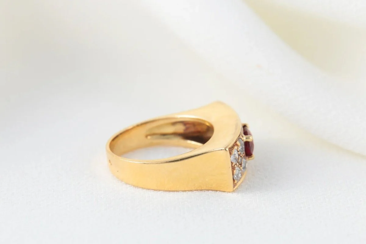 Bague Chevalière Vintage en Or, Rubis et Diamants - Image 4