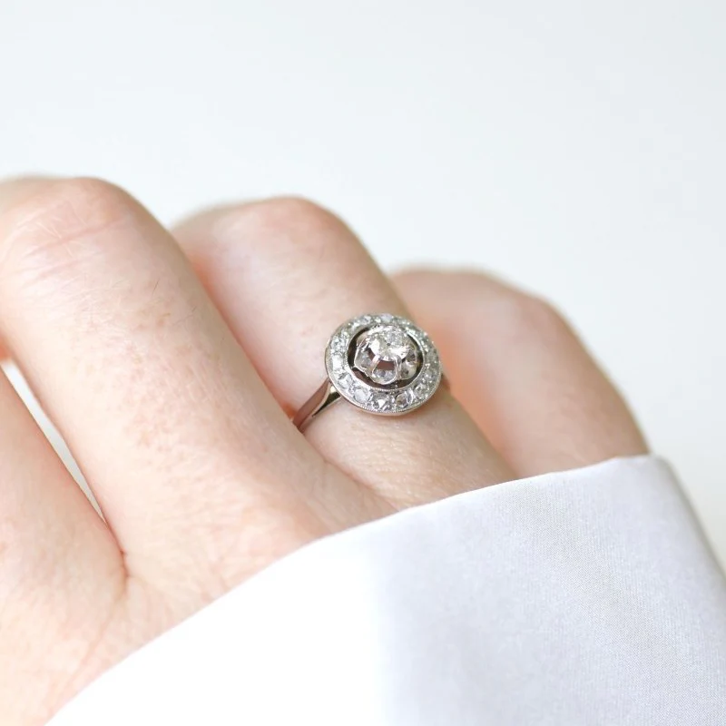 Bague en or blanc, platine, et diamants - Image 2