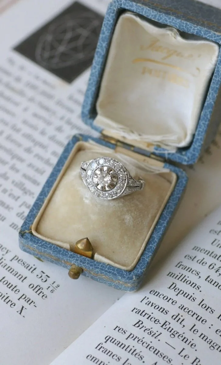 Bague Entourage en or blanc, platine et diamant - Image 6